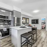 New Stylish 1Br Apartment With Bbq And Situated Close To The Falls And Can Sleep 4 Guests