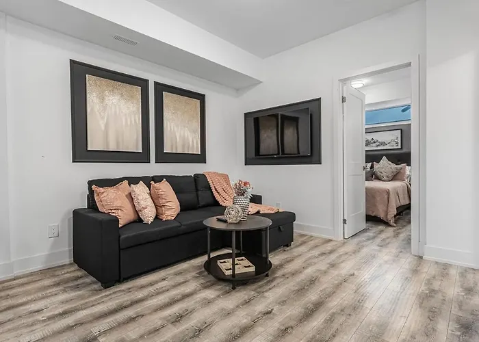 New Stylish 1Br Apartment With Bbq And Situated Close To The Falls And Can Sleep 4 Guests