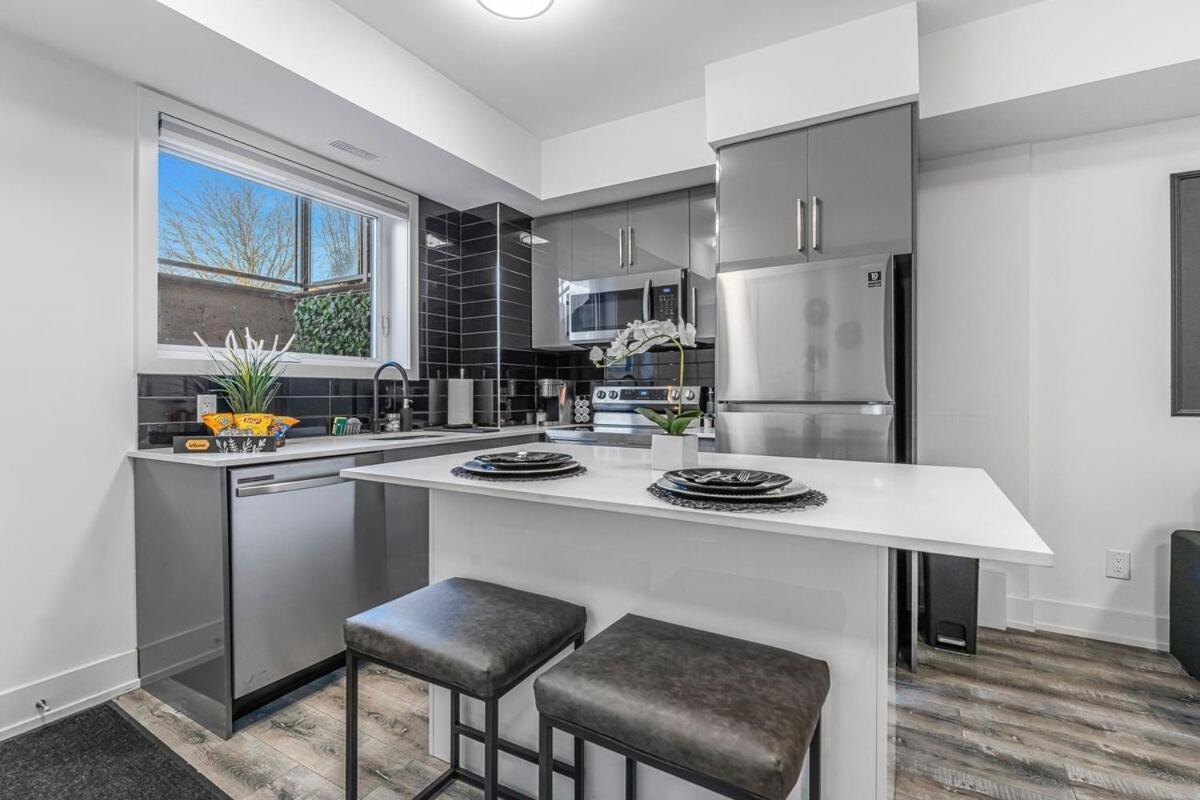 New Stylish 1br With Bbq And Situated Close To The Falls And Sleep 4 Guests Apartment *