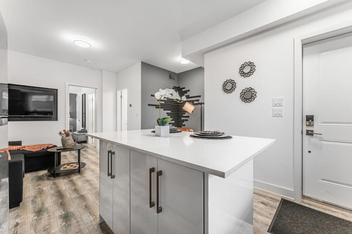 New Stylish 1br With Bbq And Situated Close To The Falls And Sleep 4 Guests Apartment *