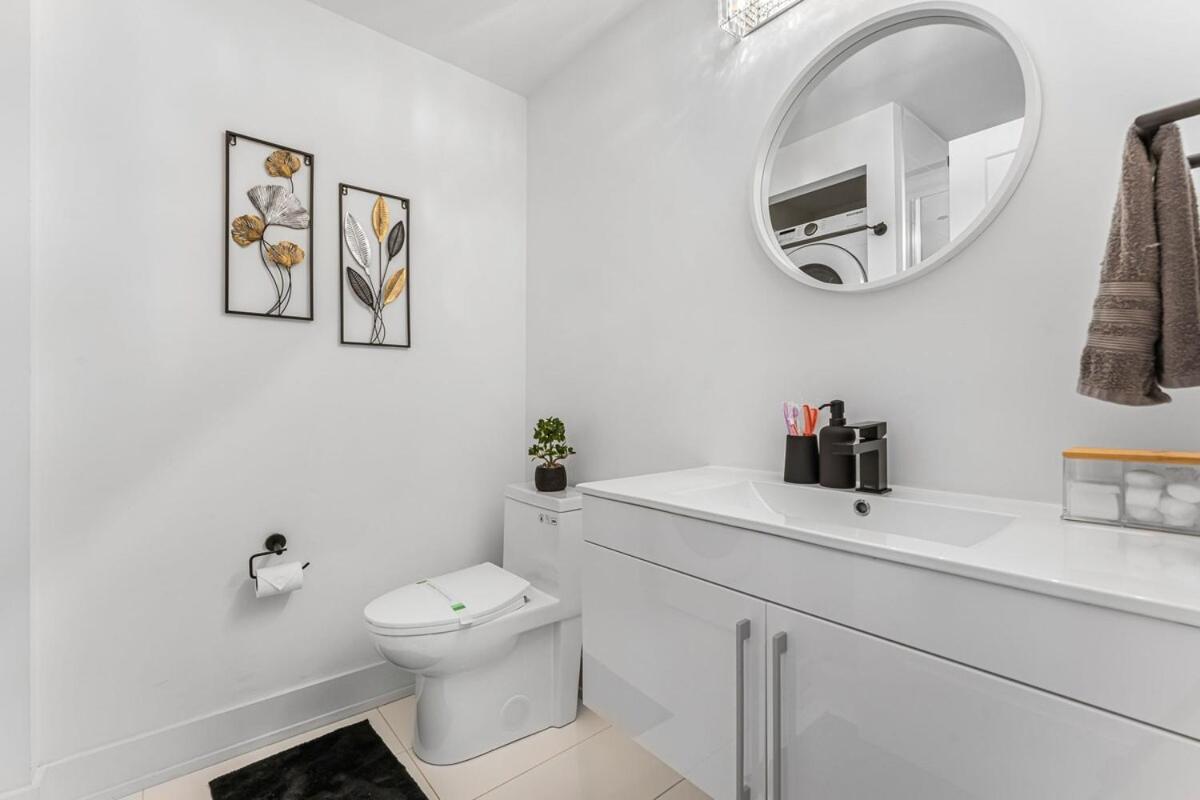New Stylish 1br With Bbq And Situated Close To The Falls And Sleep 4 Guests Apartment Niagara Falls