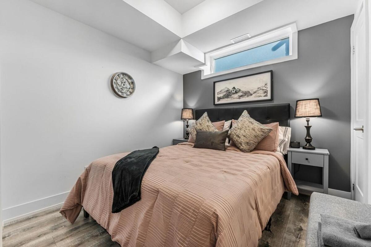 Apartment New Stylish 1br With Bbq And Situated Close To The Falls And Sleep 4 Guests Niagara Falls