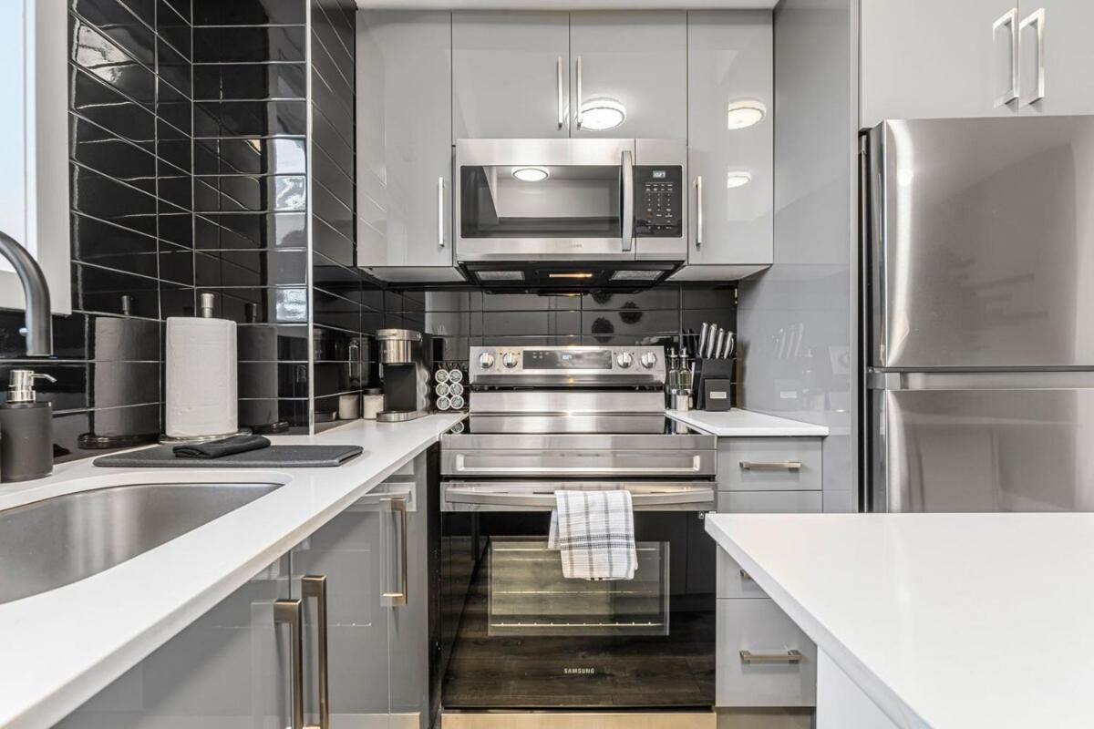 Apartment New Stylish 1br With Bbq And Situated Close To The Falls And Sleep 4 Guests Niagara Falls